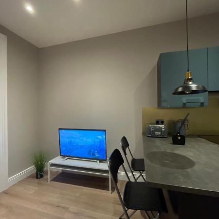 Modern & Elegant Central London Apartment Two Minutes From Train Station Εξωτερικό φωτογραφία