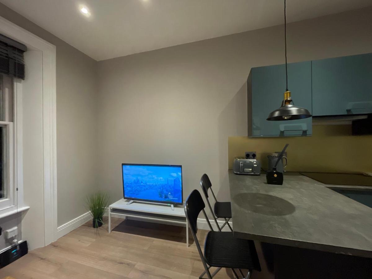 Modern & Elegant Central London Apartment Two Minutes From Train Station Εξωτερικό φωτογραφία