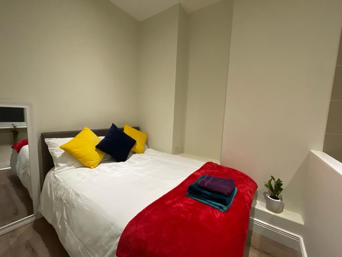 Modern & Elegant Central London Apartment Two Minutes From Train Station Εξωτερικό φωτογραφία